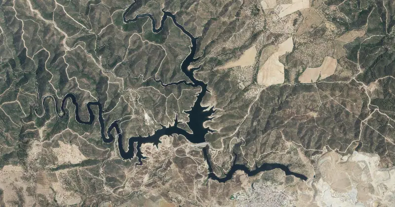 Vista aérea del embalse de Agrio (Aznalcollar)