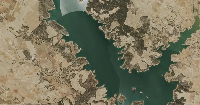 Vista aérea del embalse de Alarcón