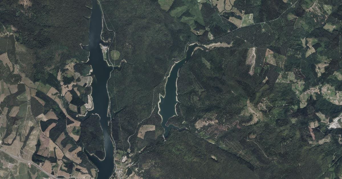 Vista aérea del embalse de Albiña