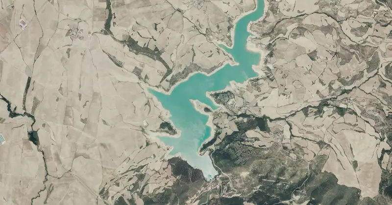 Vista aérea del embalse de Alloz