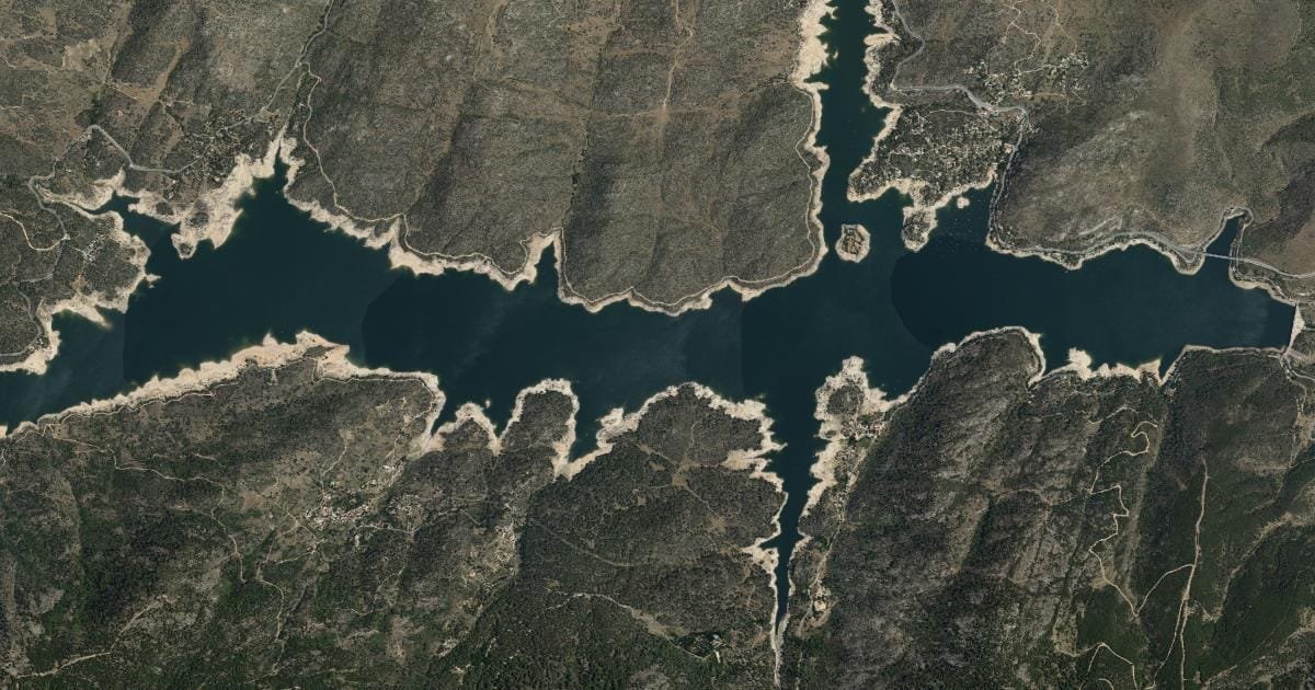 Vista aérea del embalse de Burguillo-Puente Nuevo