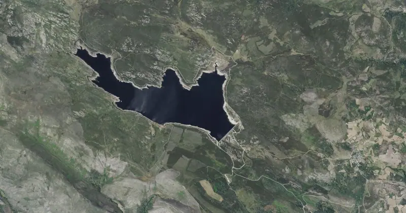 Vista aérea del embalse del Cenza