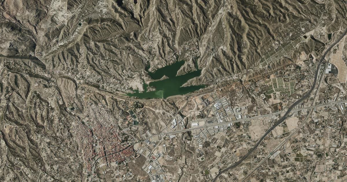 Vista aérea del embalse de Crevillente