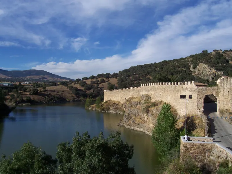 Puentes Viejas a su paso por Buitrago.jpg