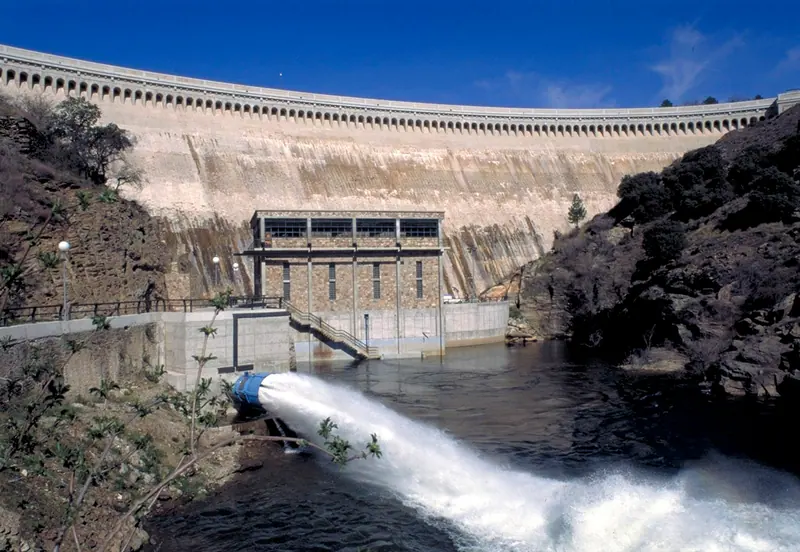 Presa de Puentes Viejas.jpg