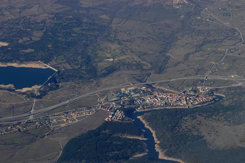 Foto Aérea de Buitrago del Lozoya.jpg