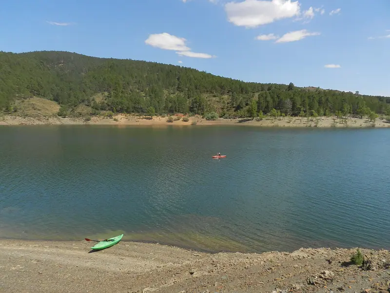 Piragüismo en el Embalse de El Vado.JPG