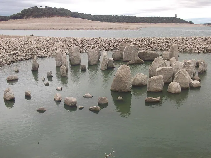 Dolmen Guadalperal verano 2012.jpg