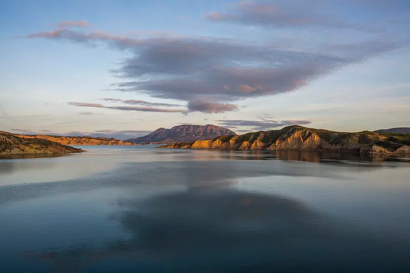 Embalse negratin.jpg