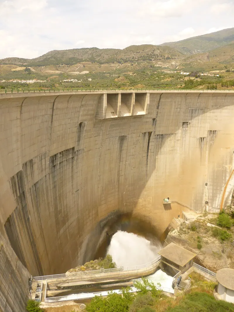 Presa de Béznar 2.jpg
