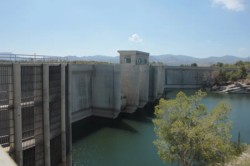 Presa de Puentes IV.JPG