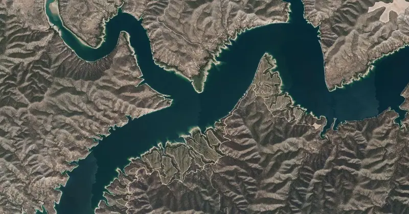 Vista aérea del embalse de Mequinenza