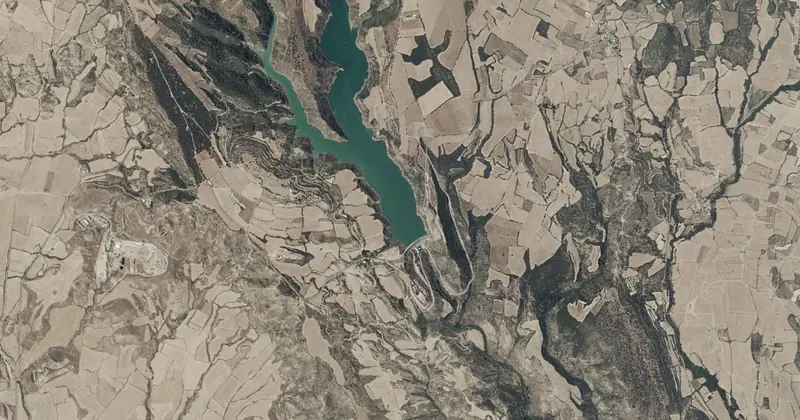 Vista aérea del embalse de Montearagón