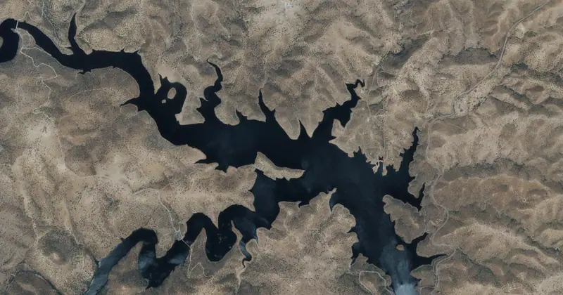 Vista aérea del embalse de Montoro