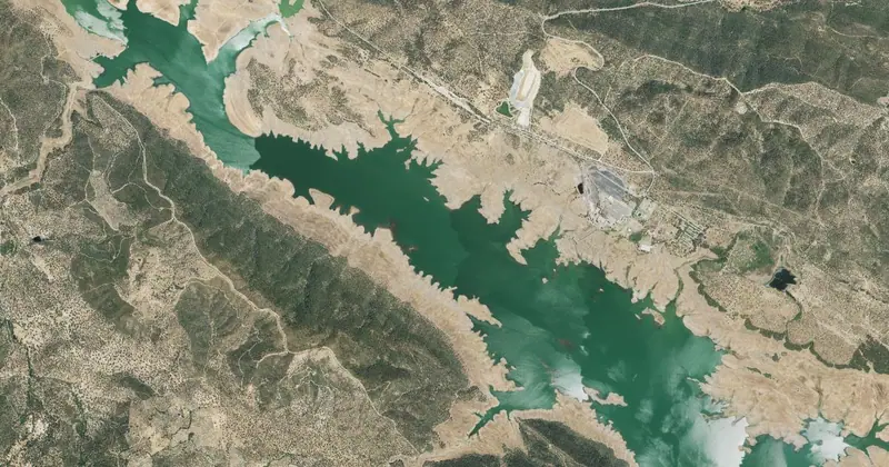 Vista aérea del embalse de Puente Nuevo