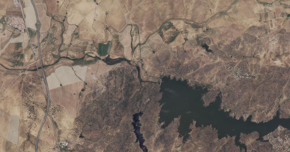 Vista aérea del embalse de Salor