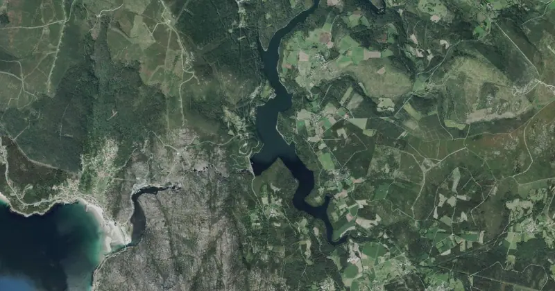 Vista aérea del embalse de Sta Uxia